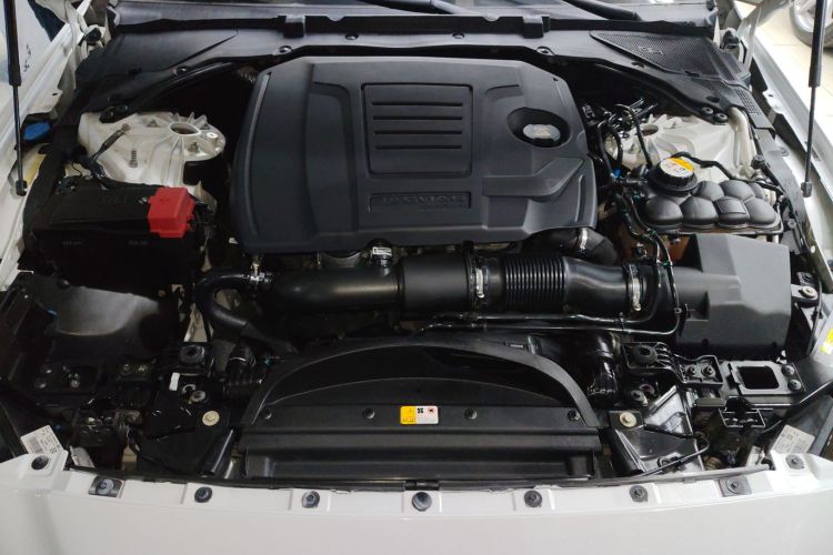 捷豹XEL 2018款 2.0T 200PS 精英版机舱底盘24