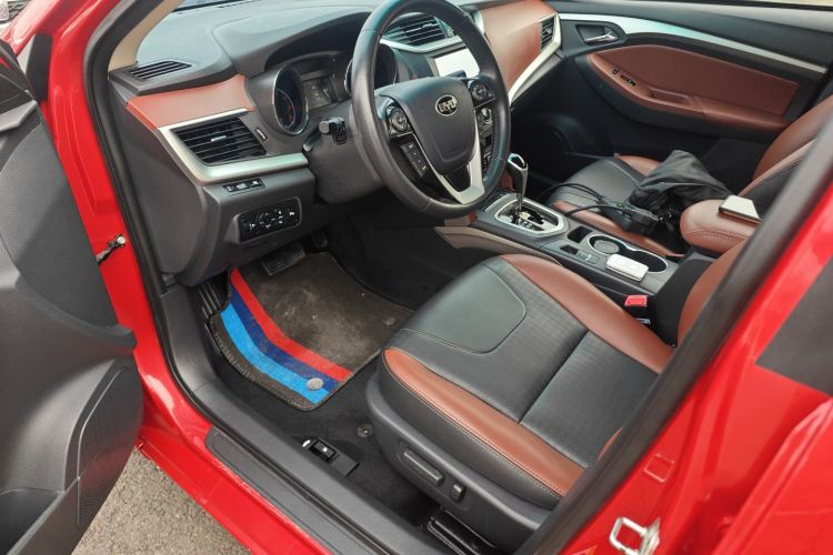 比亚迪G5 2014款 1.5TID 自动旗舰型中控内饰20