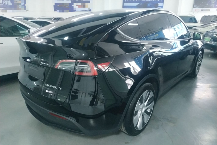 特斯拉 Model Y 2022款 后轮驱动版车身外观7