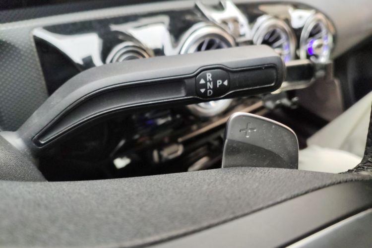 奔驰A级 2020款 A 200 L 运动轿车中控内饰18