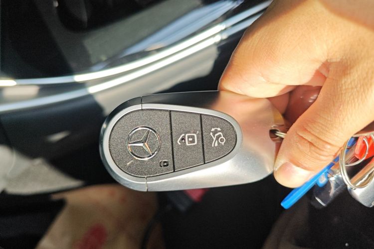 奔驰C级 2023款 C 260 L 运动版中控内饰7001