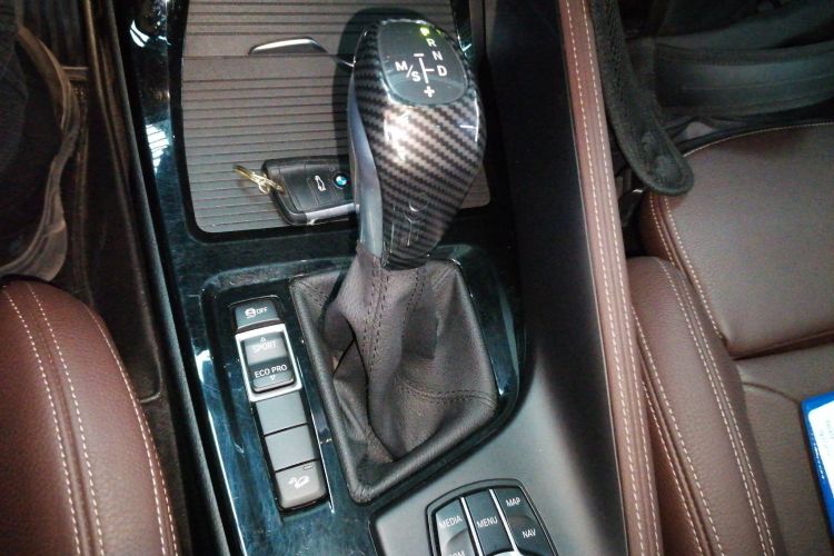 宝马X1 2019款 xDrive20Li 尊享型中控内饰18