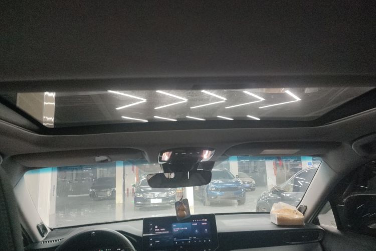 丰田 威飒 2023款 2.5L智能电混双擎 两驱尊贵版中控内饰22