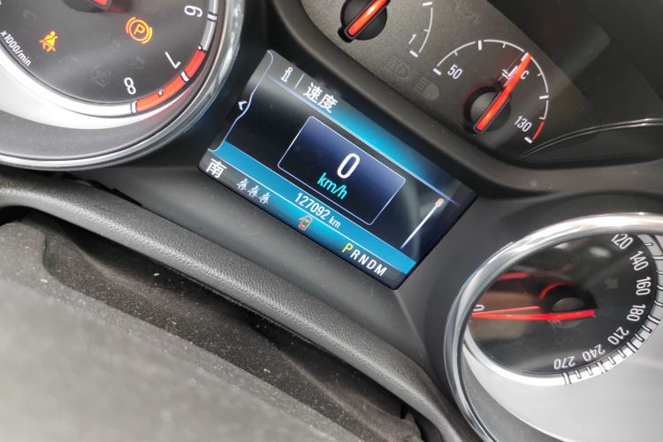 别克 君威 2017款 20T 豪华型中控内饰15