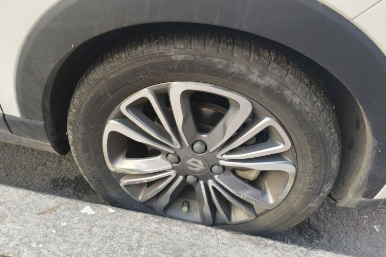 零跑汽车 零跑T03 2021款 400轻享版 三元锂车身外观10