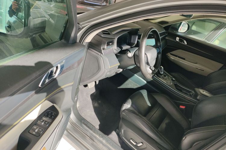 领克05 2020款 2.0TD 两驱耀Plus中控内饰7003