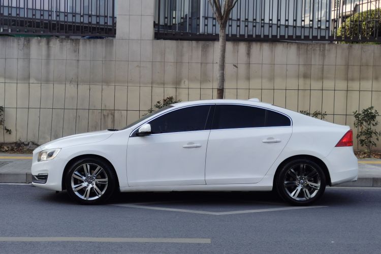沃尔沃S60 2014款 S60L T5 智越版车身外观4