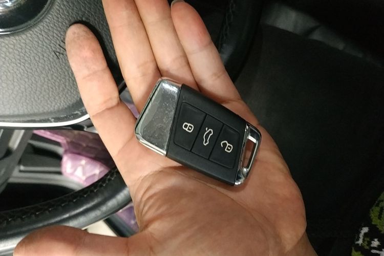 大众 迈腾 2019款 280TSI DSG 舒适型 国V中控内饰7001