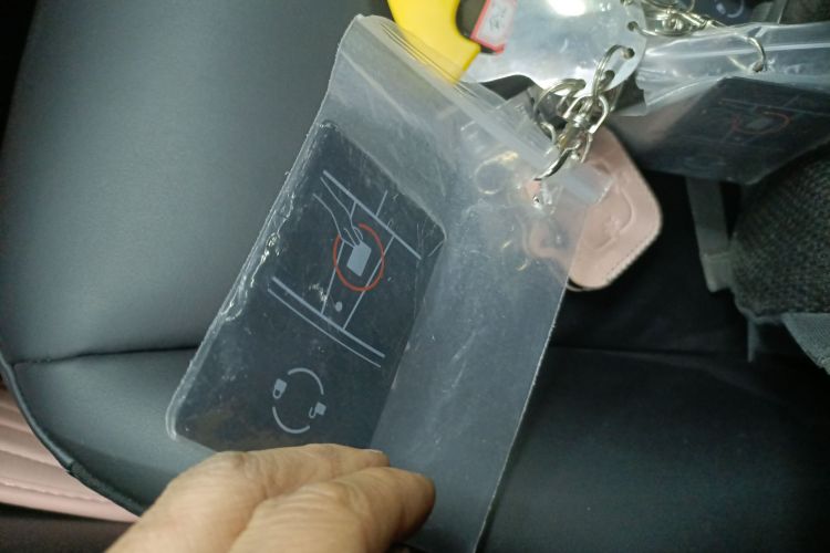 特斯拉 Model Y 2021款 标准续航后驱版中控内饰11