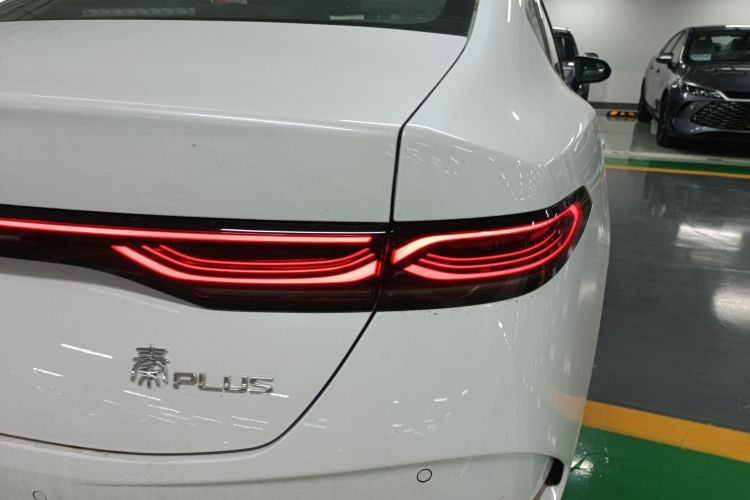 比亚迪 秦PLUS 2025款 DM-i 智驾版 55KM领先型车身外观6006