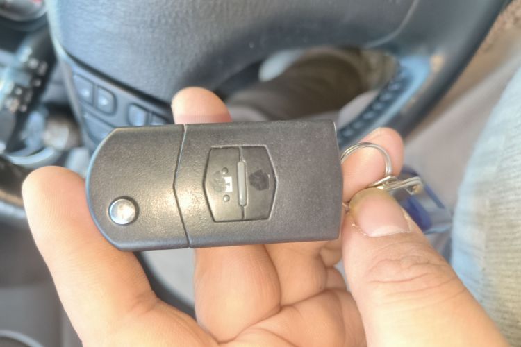 马自达6 2013款 2.0L 自动时尚型中控内饰11