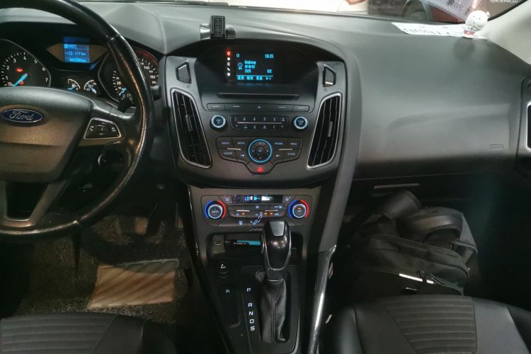 福特 福克斯 2015款 三厢 EcoBoost 125 自动超能风尚型局部细节16