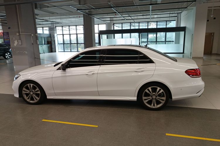奔驰E级 2015款 E 200 L 运动型车身外观4