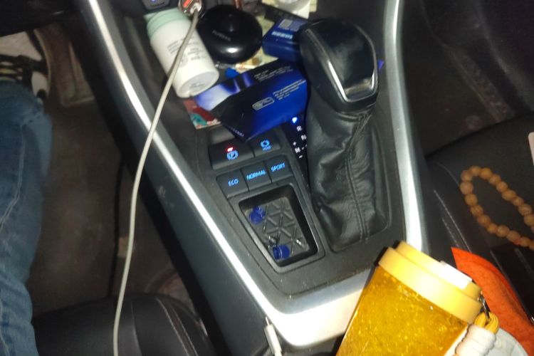 丰田 威兰达 2021款 2.0L CVT两驱豪华版中控内饰18