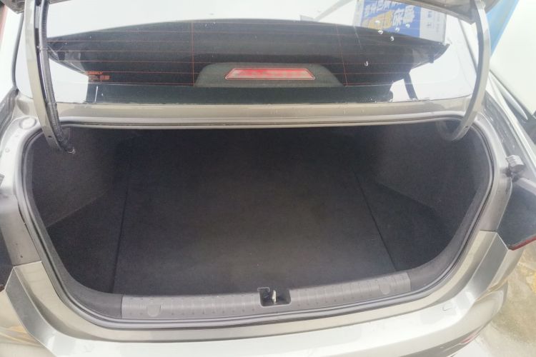 吉利汽车 帝豪 2023款 第4代冠军版 1.5L CVT尊贵型机舱底盘23