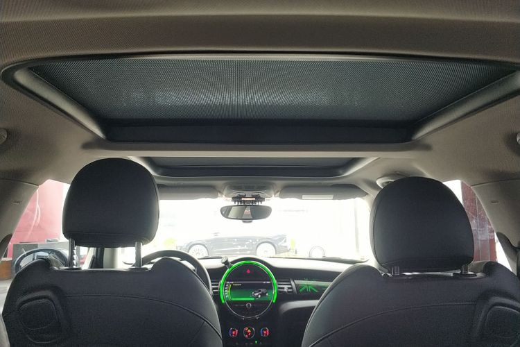 MINI 2020款 1.5T COOPER 艺术家中控内饰22