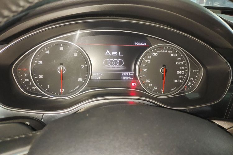 奥迪A6L 2015款 30 FSI 百万纪念舒享型中控内饰14