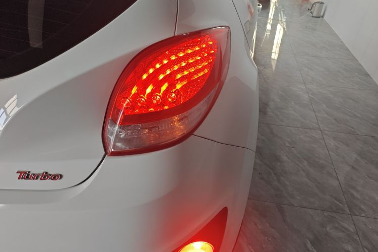 现代 Veloster飞思 2012款 1.6T 自动豪华版车身外观9