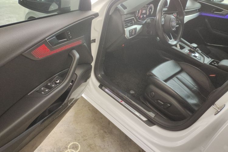 奥迪A4L 2022款 40 TFSI 时尚动感型中控内饰20