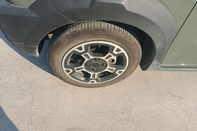 吉利银河 2025款 210km 熊猫骑士车身外观6007