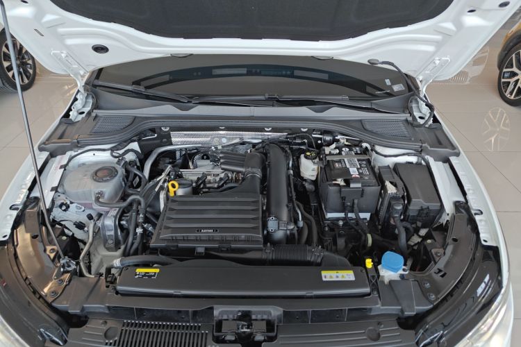 大众 高尔夫 2023款 改款 280TSI DSG R-Line Lite机舱底盘24