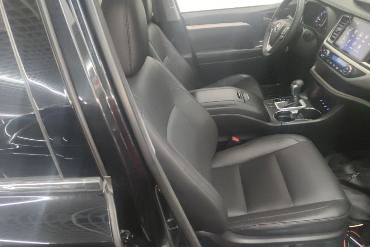 丰田 汉兰达 2018款 2.0T 四驱尊贵版 7座 国V局部细节41