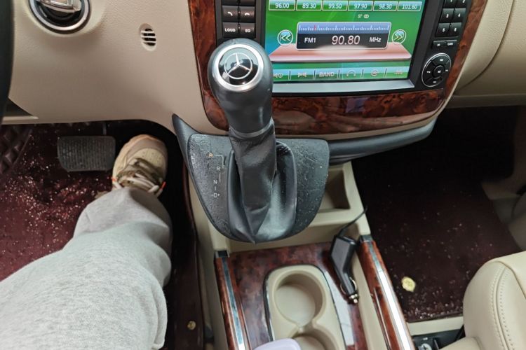 奔驰 唯雅诺 2013款 3.0L 舒适版中控内饰18