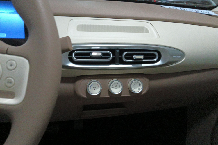 五菱汽车 宏光MINIEV 2025款 四门版 进阶款中控内饰16