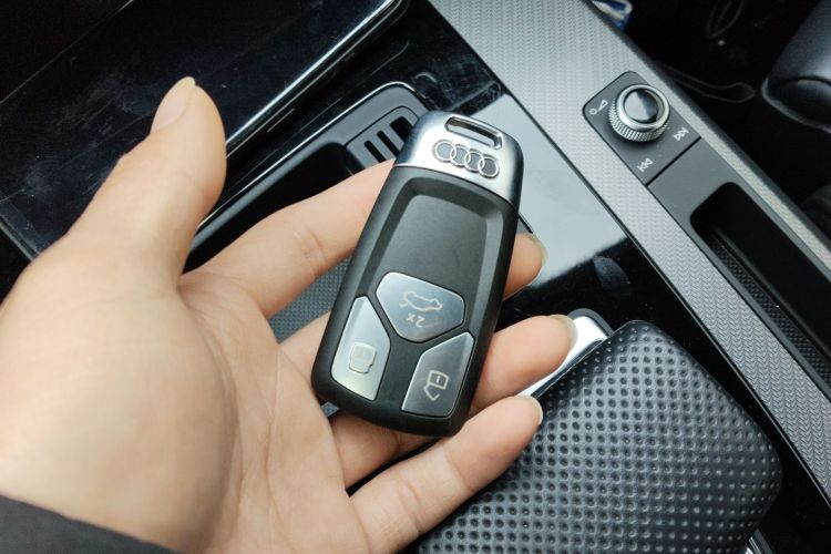 奥迪Q5L 2024款 45 TFSI 豪华动感型中控内饰7001