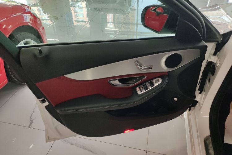 奔驰C级 2018款 C 200 运动版中控内饰47