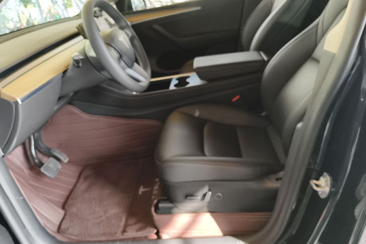 特斯拉 Model Y 2022款 后轮驱动版中控内饰19