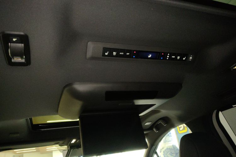 丰田 赛那SIENNA 2023款 2.5L混动 铂金版局部细节22