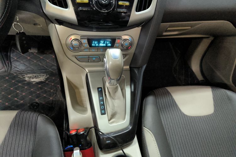 福特 福克斯 2012款 三厢 1.6L 自动风尚型中控内饰18