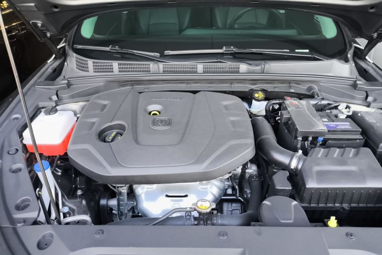 长安 逸动 2022款 PLUS 1.6L GDI CVT豪华型机舱底盘24