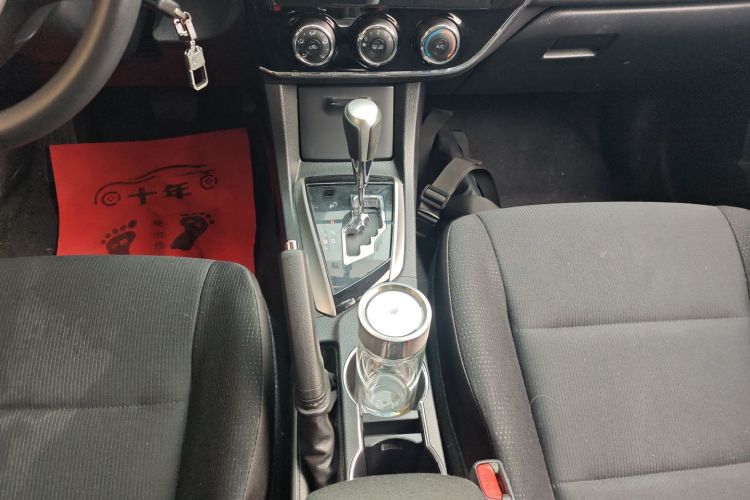 丰田 卡罗拉 2017款 改款 1.6L S-CVT GL中控内饰18