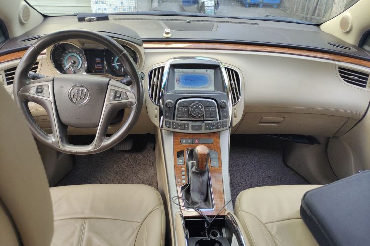 别克 君越 2009款 2.4L豪雅版中控内饰12