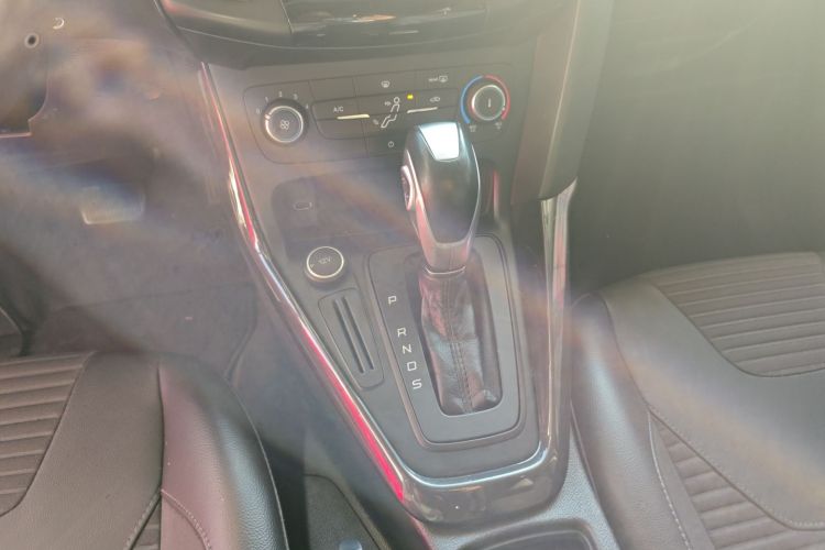 福特 福克斯 2018款 两厢经典 1.6L 自动风尚型智行版局部细节18