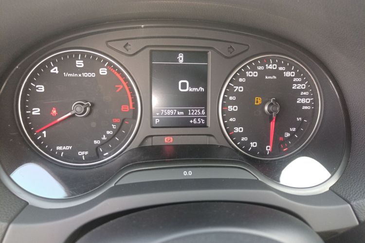 奥迪A3 2018款 30周年年型 Limousine 35 TFSI 风尚型局部细节14