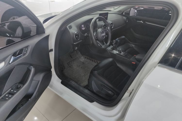 奥迪A3 2019款 Limousine 35 TFSI 进取型 国V中控内饰7003