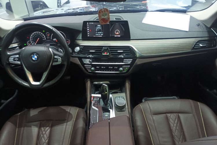 宝马5系 2018款 改款 530Li 领先型 豪华套装中控内饰7002