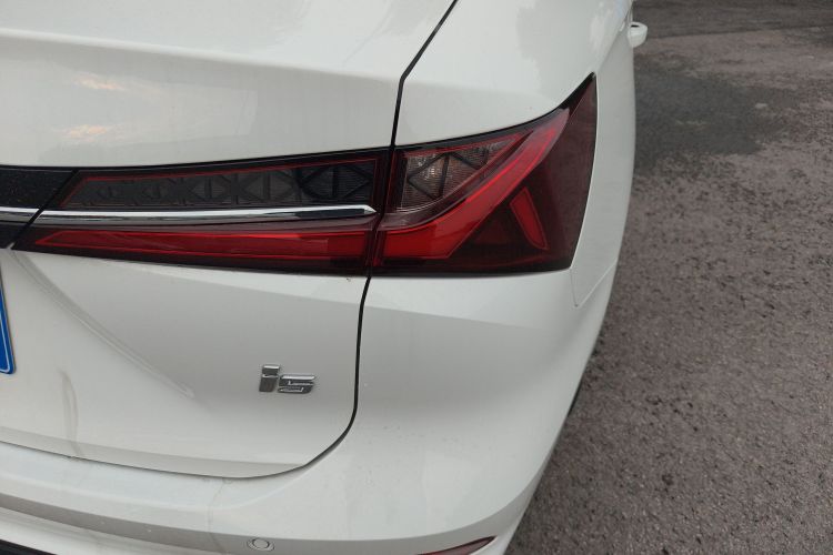 荣威i5 2023款 1.5L CVT豪华版车身外观9