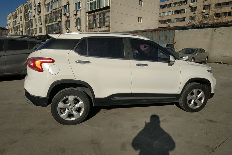 宝骏510 2017款 1.5L 自动时尚型车身外观4