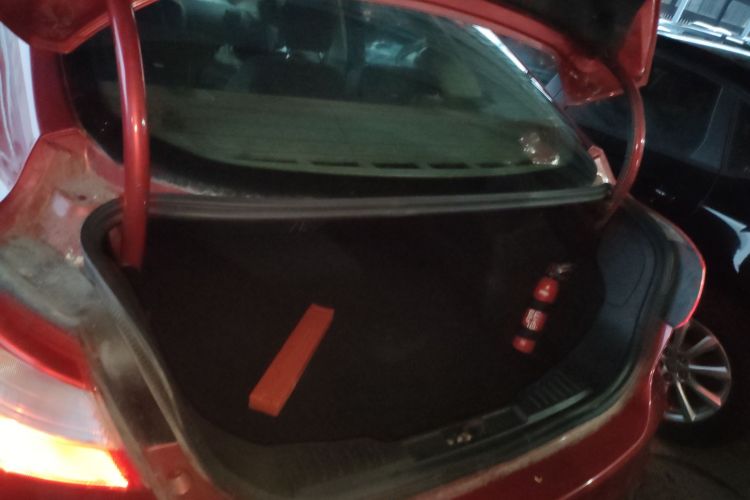 福特 福克斯 2012款 三厢 1.6L 自动舒适型机舱底盘23