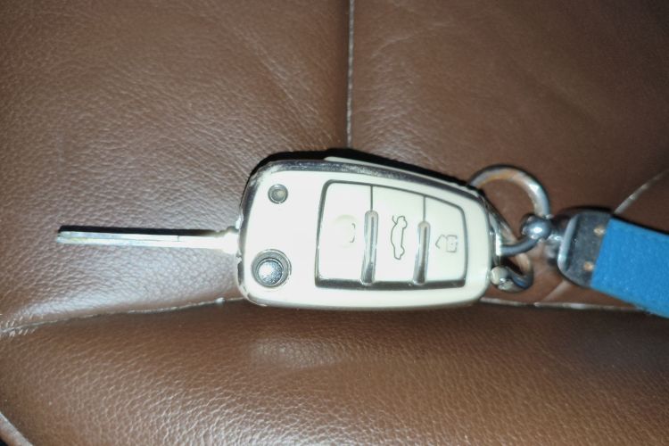 奥迪Q3 2013款 35 TFSI quattro 技术型中控内饰7001