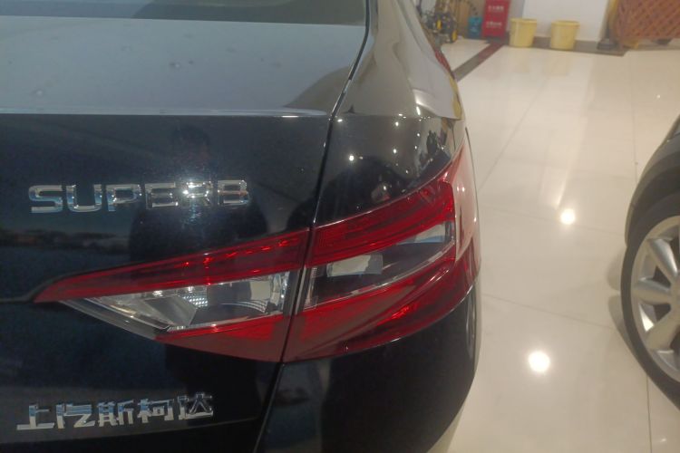 斯柯达 速派 2016款 TSI280 DSG前行版车身外观9