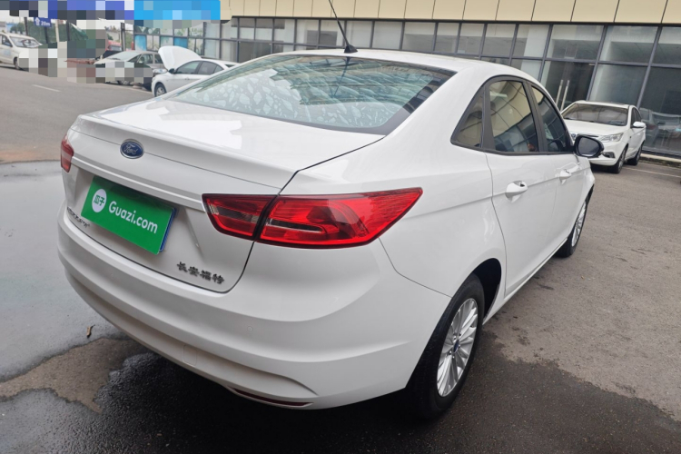 福特 福睿斯 2015款 1.5L 手动舒适型车身外观7