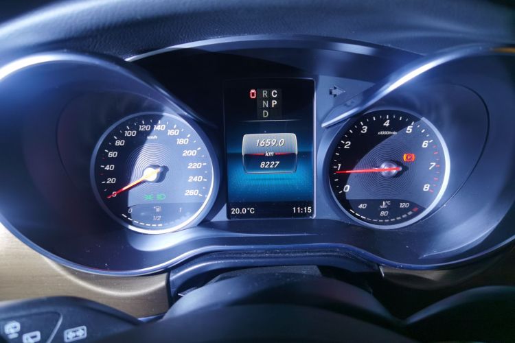 奔驰V级 2021款 V 260 L 长轴距豪华版中控内饰14