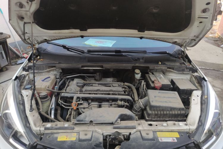 奇瑞 艾瑞泽5 2017款 1.5L CVT领潮版机舱底盘24