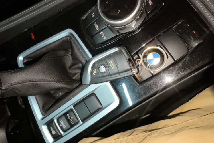 宝马1系 2017款 118i 运动型中控内饰11