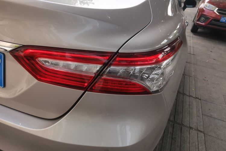 丰田 凯美瑞 2018款 2.0G 豪华版车身外观9